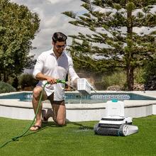 Conga Pooldroid 5000 TotalClean Pearl Ultra Robot limpiapiscinas para fondos, paredes y línea de flotación Apto para superficies de hasta 100 m2 y pendiente máxima de 90º. ScubaDriving Tech, limpieza ordenada. 120 minutos de autonomía. Filtro de alta eficiencia de 180 μm. Capacidad de 4 L.