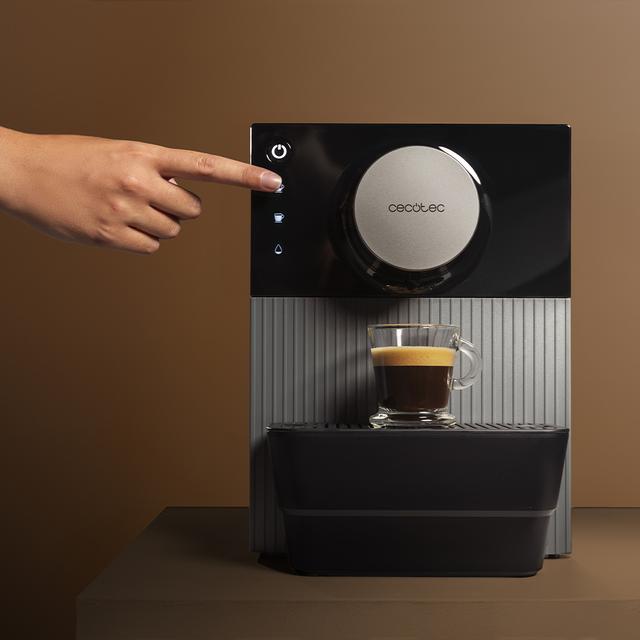 Cremmaet Cube Red Cafetera superautomática con diseño compacto con un rendimiento profesional, ideal para disfrutar de café de alta calidad. Con un solo toque, prepara café como un barista profesional.