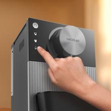 Cremmaet Cube Red Cafetera superautomática con diseño compacto con un rendimiento profesional, ideal para disfrutar de café de alta calidad. Con un solo toque, prepara café como un barista profesional.