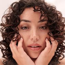 DryWave Nébula Black Diffuseur de boucles XXL pour des boucles définies avec de l'huile d'argan et de la kératine, PlasmaTech anti-frisottis, moteur BLDC silencieux et puissant, mode Soft, 3 vitesses et températures, 12 picots et poignée ergonomique