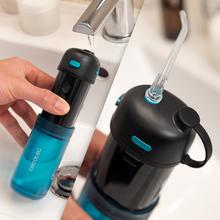 ToothCare Jet Clean Splash Irrigador compacto y ligero de viaje con 3 modos y hasta 8 intensidades, con 150 ml de capacidad y con 3 boquillas intercambiables.
