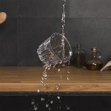 Juice&Live 2500 EasyClean brush Extracteur de jus de 200 W, filtre EasyClean facile à nettoyer et canal d’entrée XL pour fruits et légumes entiers.