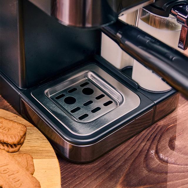 Power Espresso 20 ColdBrew Latte descaling tablets Machine à café semi-automatique avec système Coldbrew, écran tactile et réservoir de lait.