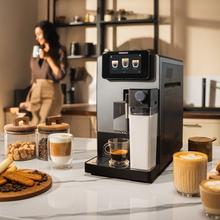 Cremmaet Latte Jar Machine à café compacte super automatique avec 19 bars, réservoir à lait et système Thermoblock.