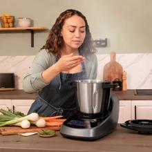 Mambo Touch Habana Pro Robot de cuisine avec Wi-Fi, 37 fonctions, TFT, APP pour la cuisson guidée et manuelle, système d’auto-nettoyage, accessoires OneClick, balance intégrée, bol en acier inoxydable et bol anti-adhésif Habana.