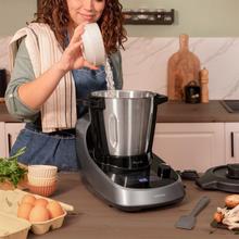 Mambo Touch Habana Pro Robot de cuisine avec Wi-Fi, 37 fonctions, TFT, APP pour la cuisson guidée et manuelle, système d’auto-nettoyage, accessoires OneClick, balance intégrée, bol en acier inoxydable et bol anti-adhésif Habana.