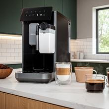 Cremmaet Lungo Latte Art Cafetera superautomática con depósito de leche y unidad de procesado de 20g.