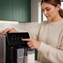 Cremmaet Lungo Latte Art Cafetera superautomática con depósito de leche y unidad de procesado de 20g.