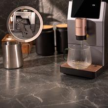 Cremmaet Stretta Cafetera superautomática con bomba de 19 bares, potencia de 1500 W y molinillo integrado. Prepara Espresso, Americano, Lungo y doble espresso con un solo toque. Diseño compacto con pantalla táctil LED, limpieza automática y mantenimiento sencillo.