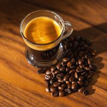 Cremmaet Latte Touch Axis Cafetera superautomática compacta con 19 bares, tanque de leche y sistema Thermoblock.