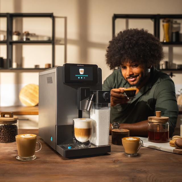Cremmaet Latte Touch Axis Cafetera superautomática compacta con 19 bares, tanque de leche y sistema Thermoblock.