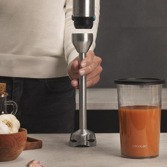 Power Titanblack 1500 XL Cream & Crush Batidora de mano de 1500 W, tecnología CrossBlades con cuchillas de 4 hojas con recubrimiento de titanio negro, pie XL extralargo, campana antisalpicaduras y selector de velocidad con función Turbo. Incluye vaso de 800 ml con tapa, varillas montaclaras y picadora con cuchilla pica hielo.