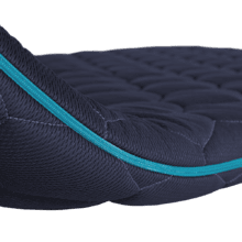 Surmatelas Flow TopDeluxe 100 % viscoélastique avec rembourrage de 7 cm de hauteur, quatre bandes élastiques antidérapantes pour une meilleure fixation et une housse extérieure amovible avec fermeture éclair.