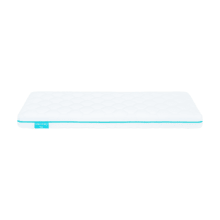 Matelas pour berceau Flow BabyDream Soft de 12 cm de haut, rembourré de mousse 25 kg/m3, déhoussable avec fermeture éclair lavable et certification Oeko-Tex®. Fabriqué en Espagne.