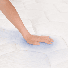 Flow CecoFresh 2900 CoolConfort Hybrid 135 x 190 cm Materasso con nucleo a molle insacchettate e innovativa tecnologia CoolConfort per una sensazione ultra rinfrescante durante il riposo. Altezza 29 cm.