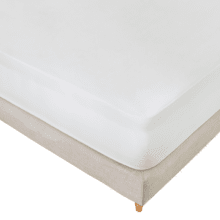 Flow ProtectMattress 2000 CloudCotton Protetor de colchão 100% algodão. Suave ao toque. Está equipado com um enchimento de 250 grs/m2. Adaptável para colchões até 33 cm de altura. Lavagem fácil até 40 graus. Fabricado em Espanha com certificado Oekotex.